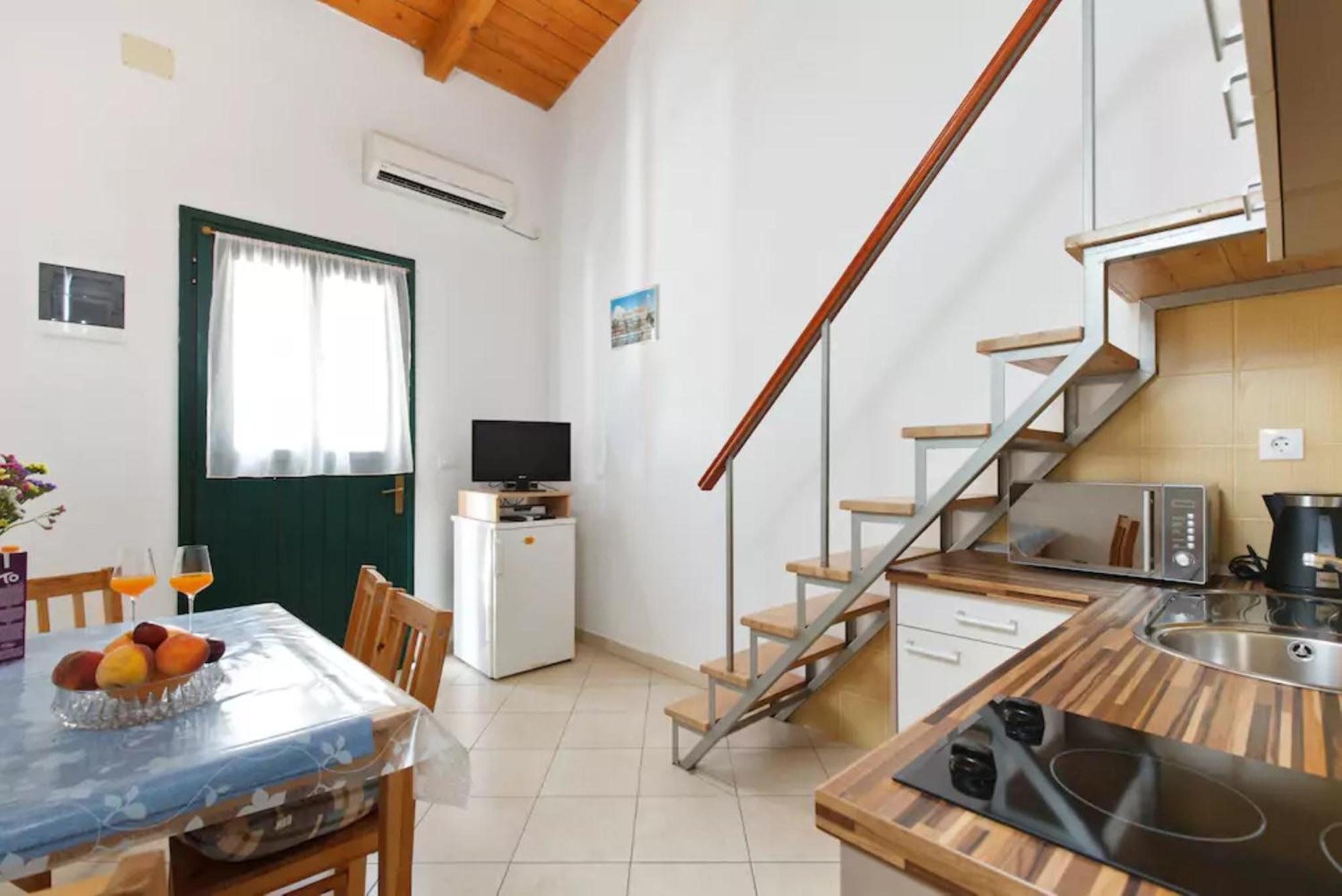Apartment With Garden Ana Split