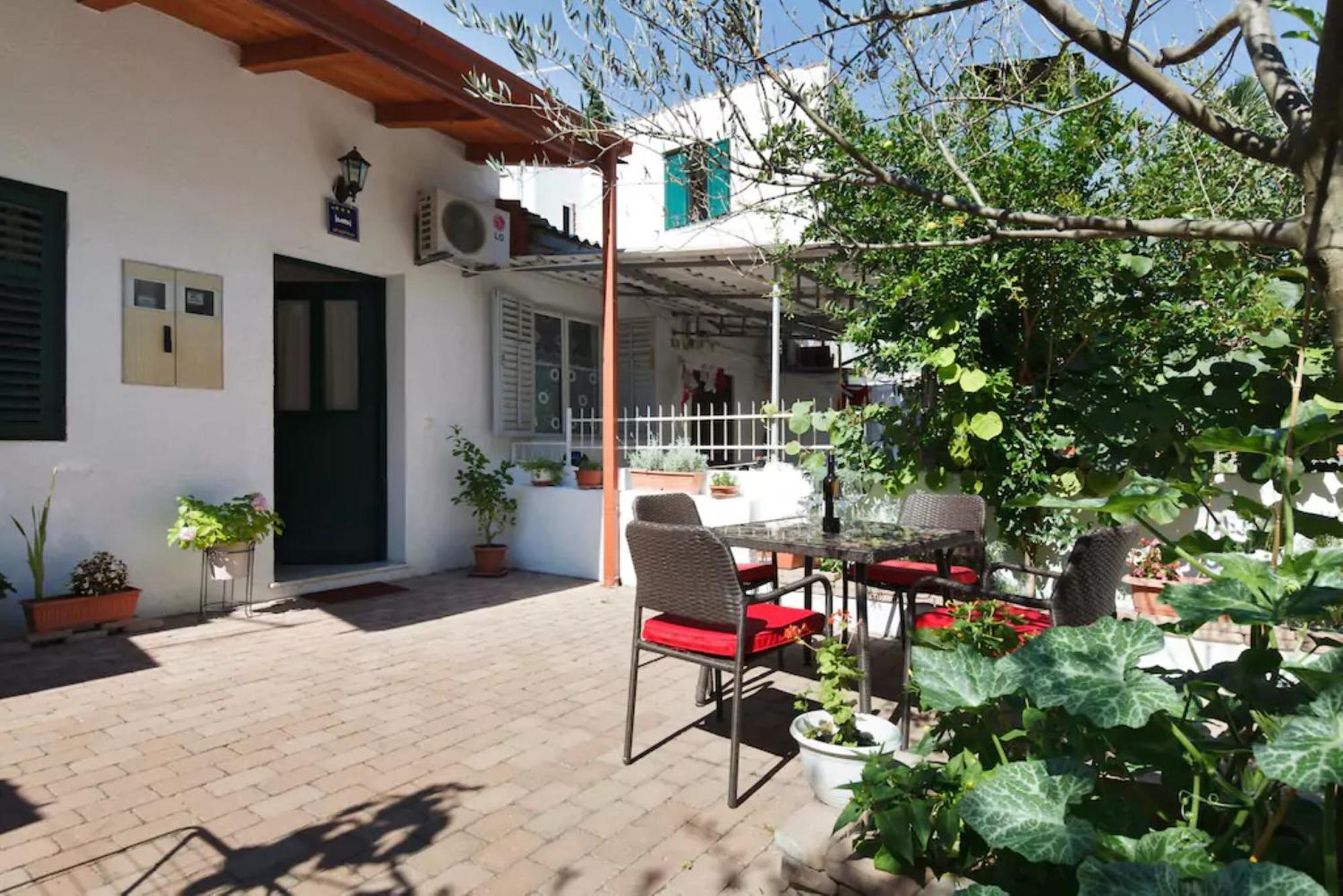 Apartment With Garden Ana *